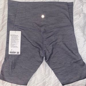 Lululemon Align Super High Rise in Heather Black size 6!! Please make offers!